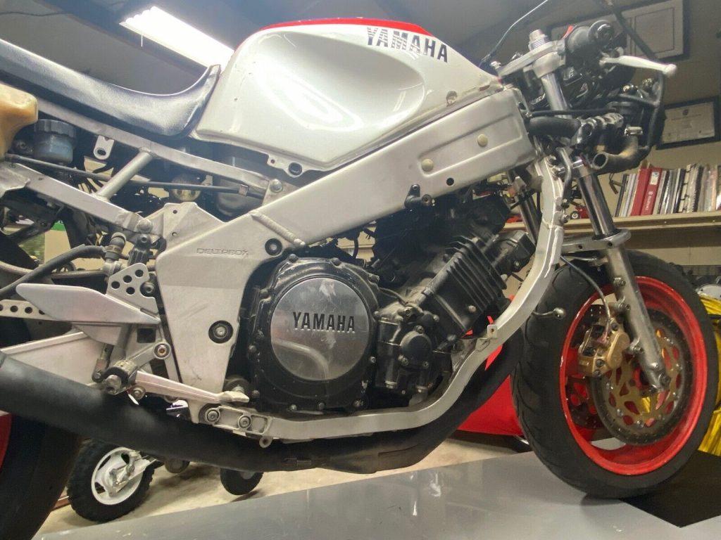 1987 Yamaha FZR750RT