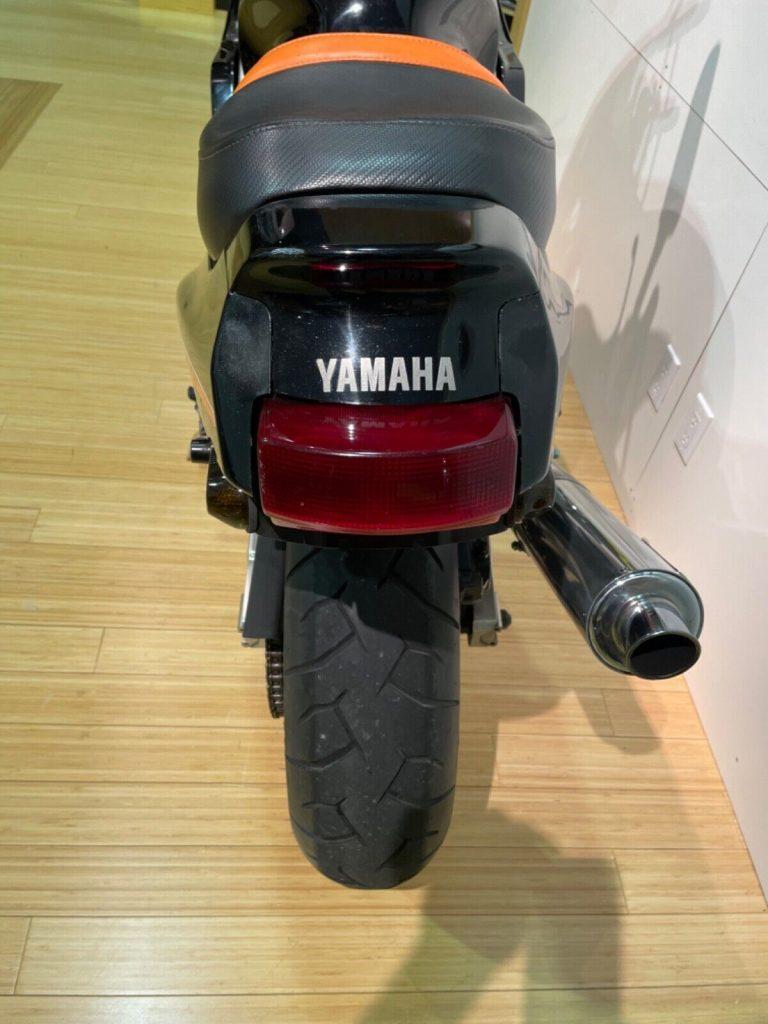 1994 Yamaha, FZR 1000